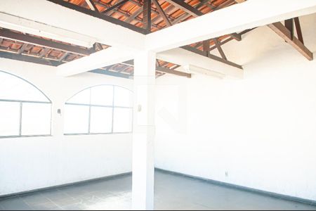 Casa de condomínio à venda com 300m², 4 quartos e 4 vagas Casa de condomínio à venda com 300m², 4 quartos e 4 vagasTerraço