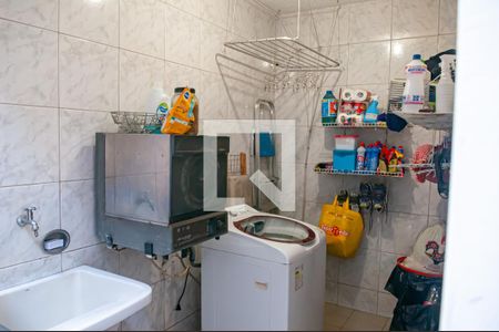 Casa de condomínio à venda com 300m², 4 quartos e 4 vagas Casa de condomínio à venda com 300m², 4 quartos e 4 vagasArea de Serviço