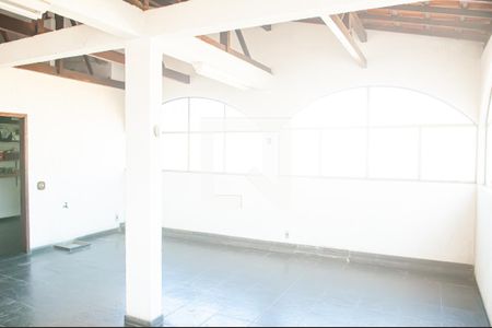 Casa de condomínio à venda com 300m², 4 quartos e 4 vagas Casa de condomínio à venda com 300m², 4 quartos e 4 vagasTerraço