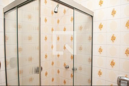 Casa de condomínio à venda com 300m², 4 quartos e 4 vagas Casa de condomínio à venda com 300m², 4 quartos e 4 vagasBanheiro 1