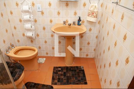 Casa de condomínio à venda com 300m², 4 quartos e 4 vagas Casa de condomínio à venda com 300m², 4 quartos e 4 vagasBanheiro 1