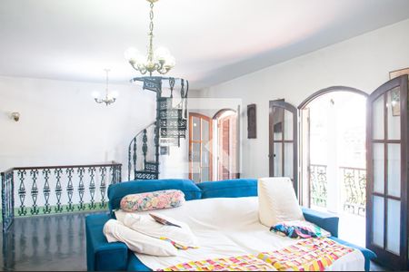 Casa de condomínio à venda com 300m², 4 quartos e 4 vagas Casa de condomínio à venda com 300m², 4 quartos e 4 vagasSala 2