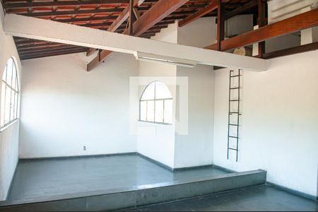 Casa de condomínio à venda com 300m², 4 quartos e 4 vagas Casa de condomínio à venda com 300m², 4 quartos e 4 vagasTerraço