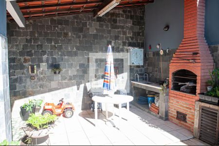 Casa de condomínio à venda com 300m², 4 quartos e 4 vagas Casa de condomínio à venda com 300m², 4 quartos e 4 vagasChurrasqueira