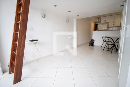 Sala de kitnet/studio para alugar com 1 quarto, 44m² em Copacabana, Rio de Janeiro