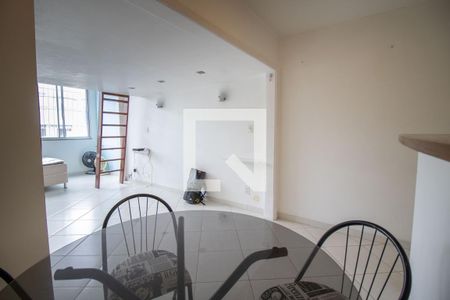 Sala de kitnet/studio para alugar com 1 quarto, 44m² em Copacabana, Rio de Janeiro