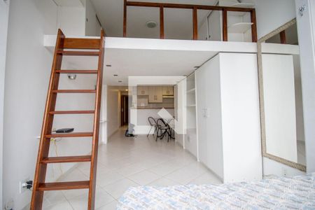 Sala de kitnet/studio para alugar com 1 quarto, 44m² em Copacabana, Rio de Janeiro