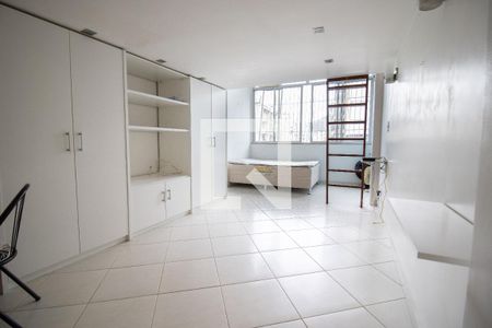 Sala de kitnet/studio para alugar com 1 quarto, 44m² em Copacabana, Rio de Janeiro