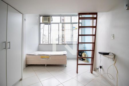 Sala de kitnet/studio para alugar com 1 quarto, 44m² em Copacabana, Rio de Janeiro