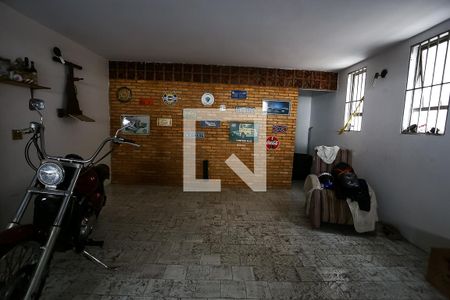 Casa para alugar com 316m², 4 quartos e 5 vagas Casa para alugar com 316m², 4 quartos e 5 vagasGaragem