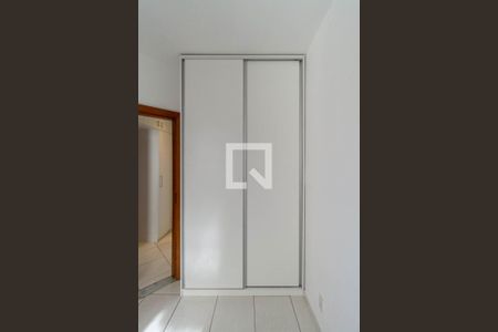 Quarto 1 de apartamento para alugar com 2 quartos, 60m² em Manacás, Belo Horizonte