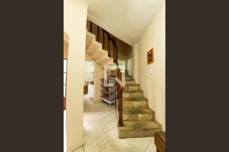 Escada de casa para alugar com 5 quartos, 275m² em Vila Lúcia, São Paulo