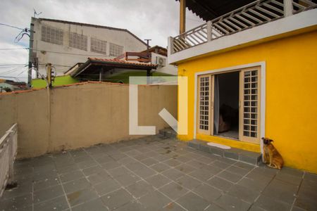 Varanda de casa à venda com 4 quartos, 200m² em Vila Carmosina, São Paulo