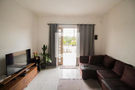 Sala de casa à venda com 4 quartos, 200m² em Vila Carmosina, São Paulo