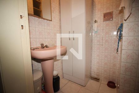 Lavabo de apartamento para alugar com 2 quartos, 70m² em Vila Ipiranga, Porto Alegre