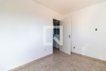 Quarto 1 de casa para alugar com 2 quartos, 40m² em Vila Zat, São Paulo