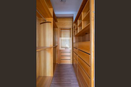 Suíte - Closet de apartamento para alugar com 2 quartos, 97m² em Pinheiros, São Paulo