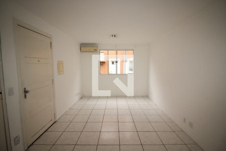 Sala de casa de condomínio à venda com 3 quartos, 98m² em Jardim Itu, Porto Alegre