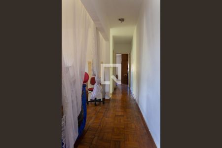 Escadas de casa à venda com 3 quartos, 172m² em Jardim dos Lagos, São Paulo