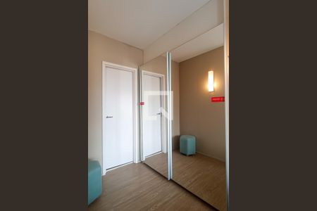 Closet suíte de apartamento para alugar com 1 quarto, 34m² em Alphaville Industrial, Barueri