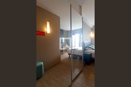 Closet suíte de apartamento para alugar com 1 quarto, 34m² em Alphaville Industrial, Barueri