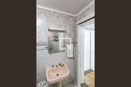 Banheiro Social de casa à venda com 5 quartos, 250m² em Glória, Porto Alegre