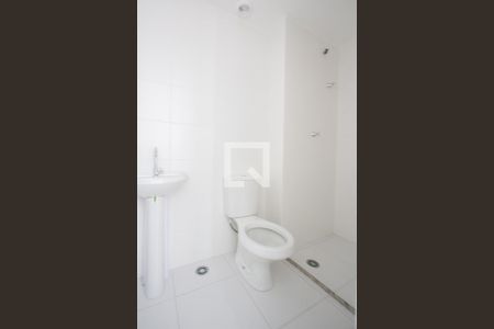 Banheiro de kitnet/studio para alugar com 1 quarto, 26m² em Jardim Caravelas, São Paulo