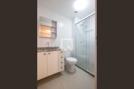 Banheiro de apartamento para alugar com 1 quarto, 26m² em Pinheiros, São Paulo