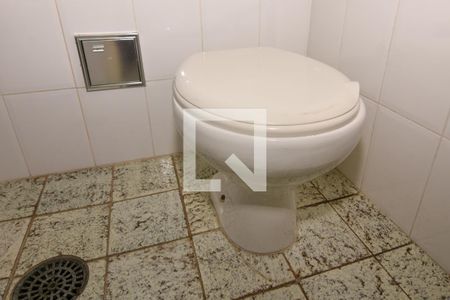 Apartamento para alugar com 100m², 2 quartos e 1 vaga Apartamento para alugar com 100m², 2 quartos e 1 vagaBanheiro de Serviço