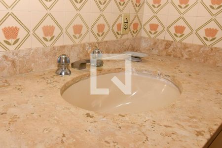 Apartamento para alugar com 100m², 2 quartos e 1 vaga Apartamento para alugar com 100m², 2 quartos e 1 vagaBanheiro da Suíte 2