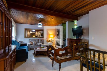 Sala de Estar de casa para alugar com 3 quartos, 230m² em Tristeza, Porto Alegre