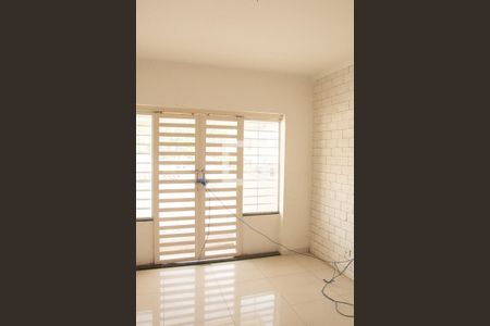 Sala 1 de casa à venda com 3 quartos, 1000m² em Vila Mazzei, São Paulo