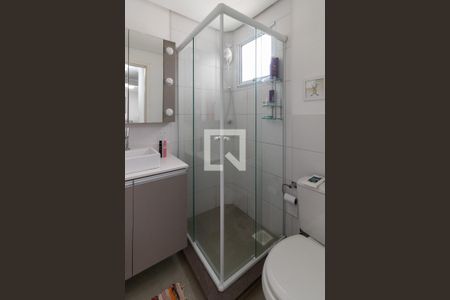 Banheiro de apartamento à venda com 2 quartos, 51m² em Vila Nova, Porto Alegre