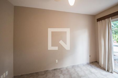 Sala de TV de casa de condomínio à venda com 3 quartos, 200m² em Jardim Chapadão, Campinas