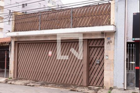 Casa à venda com 150m², 3 quartos e 3 vagas Casa à venda com 150m², 3 quartos e 3 vagasFachada