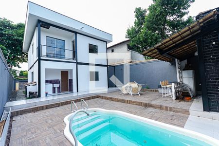 Casa à venda com 155m², 3 quartos e 4 vagas Casa à venda com 155m², 3 quartos e 4 vagasPiscina