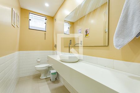 Casa à venda com 155m², 3 quartos e 4 vagas Casa à venda com 155m², 3 quartos e 4 vagasBanheiro Social