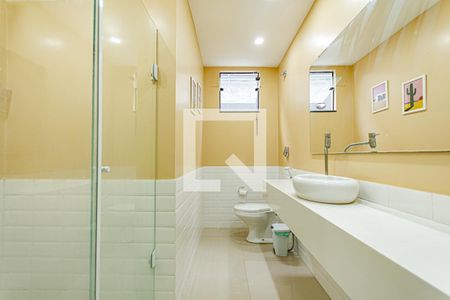 Casa à venda com 155m², 3 quartos e 4 vagas Casa à venda com 155m², 3 quartos e 4 vagasBanheiro Social