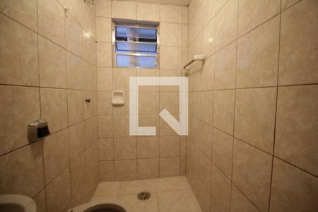 Banheiro de casa para alugar com 1 quarto, 45m² em Jardim Mirna, Taboão da Serra