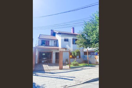 FACHADA de casa à venda com 4 quartos, 240m² em Jardim Carvalho, Porto Alegre