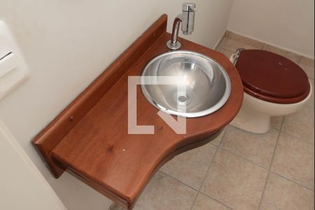 Lavabo de casa para alugar com 3 quartos, 250m² em Itaim Bibi, São Paulo