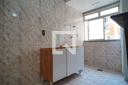 Cozinha de apartamento à venda com 1 quarto, 45m² em Passo da Areia, Porto Alegre