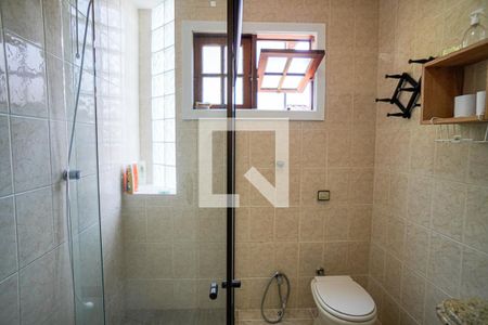 Banheiro de casa de condomínio à venda com 4 quartos, 220m² em Badu, Niterói