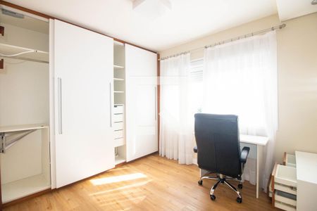 Suíte de apartamento à venda com 2 quartos, 80m² em Jardim Carvalho, Porto Alegre