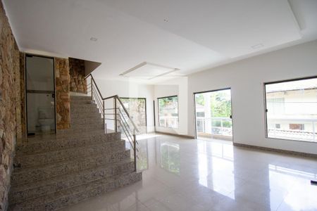 Casa à venda com 350m², 3 quartos e 1 vagaSala