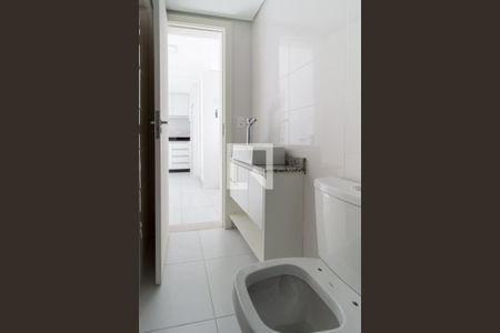 Banheiro de apartamento para alugar com 1 quarto, 30m² em Água Verde, Curitiba