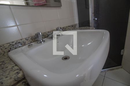 Banheiro de apartamento para alugar com 2 quartos, 49m² em Vila das Belezas, São Paulo