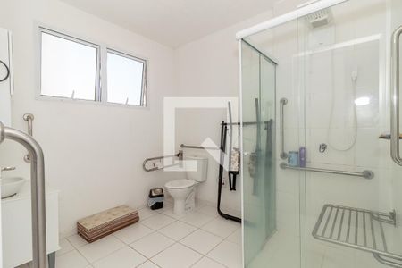 Banheiro de apartamento à venda com 1 quarto, 41m² em Rubem Berta, Porto Alegre