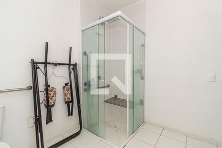 Banheiro de apartamento à venda com 1 quarto, 41m² em Rubem Berta, Porto Alegre