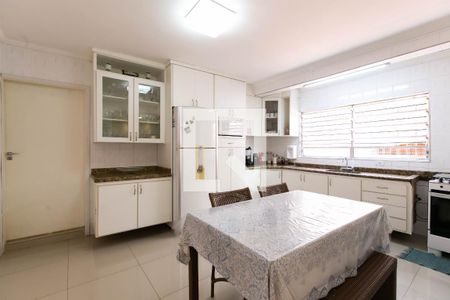 Casa à venda com 250m², 6 quartos e 4 vagas Casa à venda com 250m², 6 quartos e 4 vagasCozinha